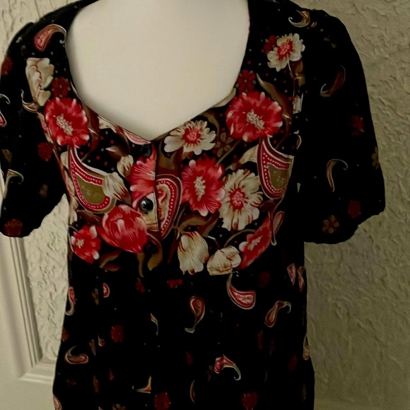 Loungees Woman’s House Dress - Picture 3 of 3